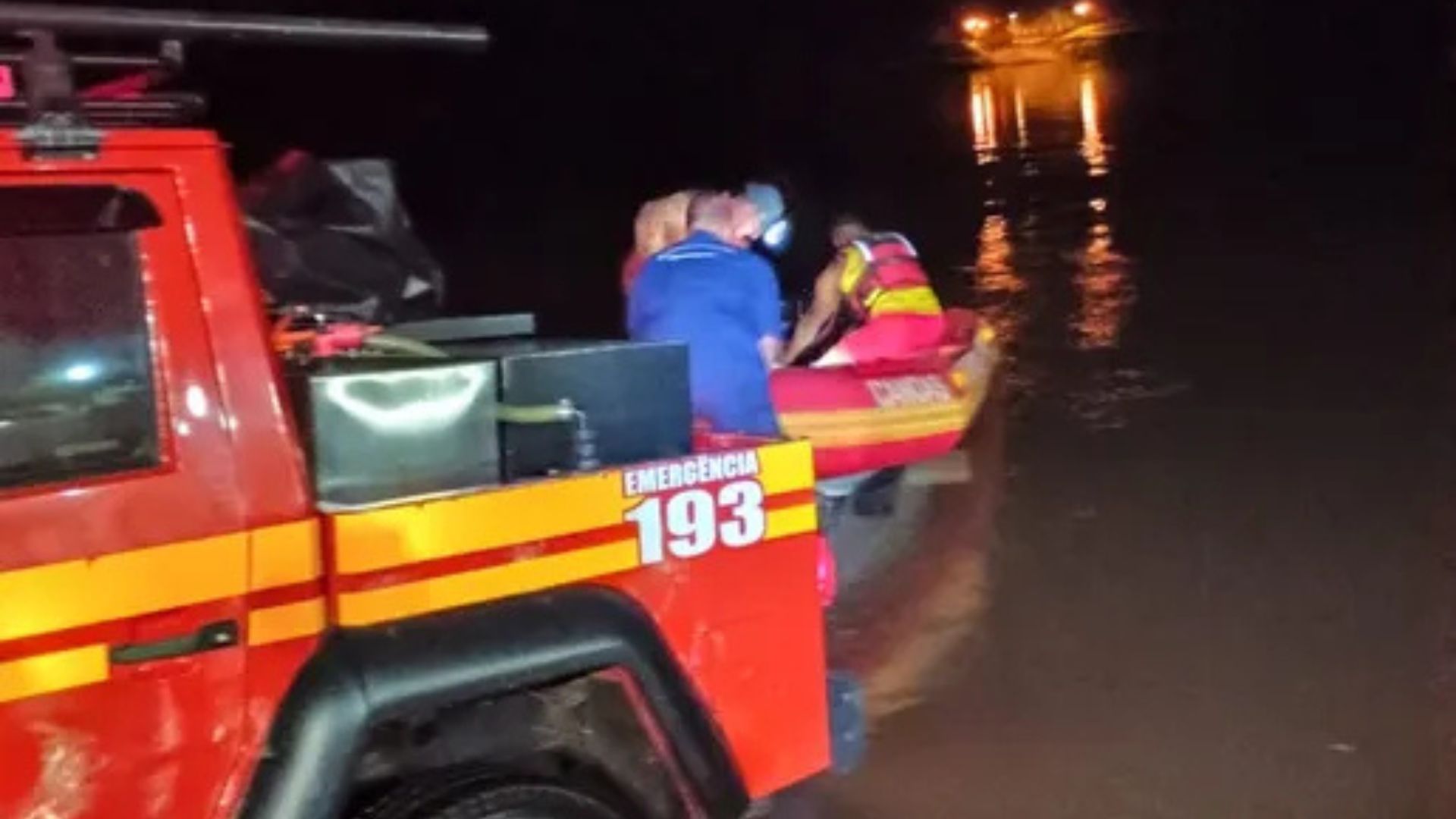 Quatro pessoas são resgatadas após barco afundar no Rio Uruguai