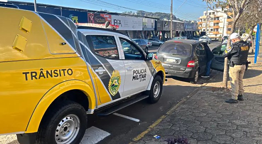 Veículo com mais de R$ 98 mil em débitos é apreendido pelo Pelotão de trânsito