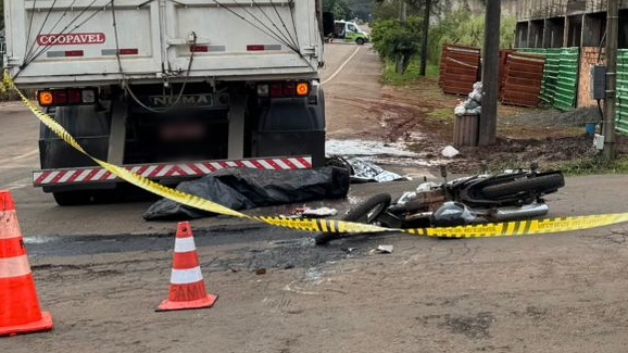 Mulher morre em acidente envolvendo moto e carreta