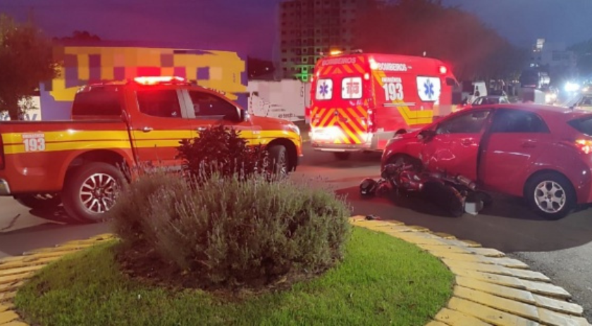 Colisão entre carro e motocicleta deixa dois feridos