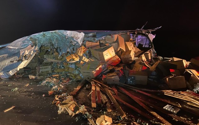 Motorista morre em acidente envolvendo dois caminhões na BR-153