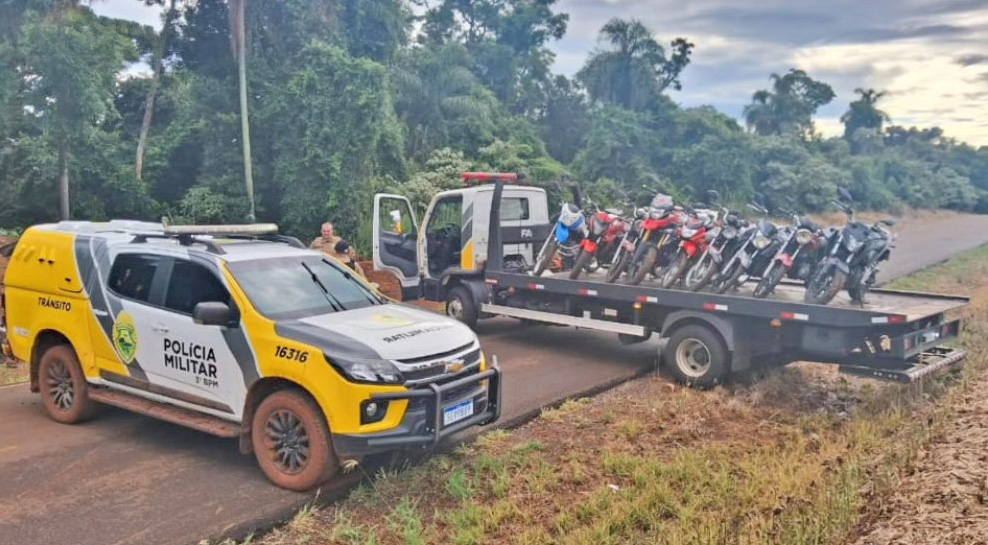 PM encerra manobras perigosas, apreende nove motos e autua motociclistas