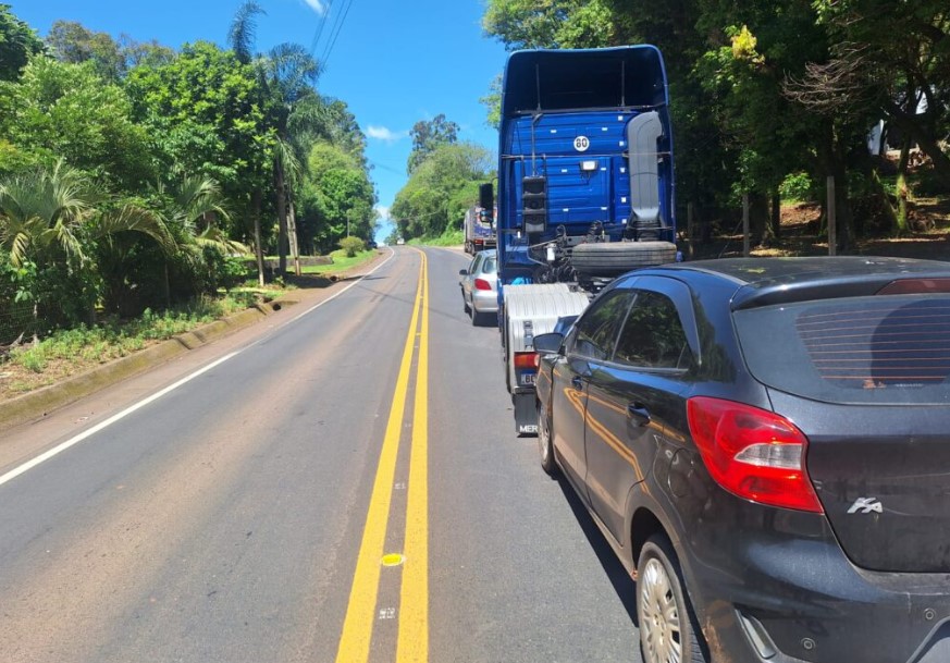 Engavetamento com quatro veículos causa lentidão em rodovia do Oeste de SC
