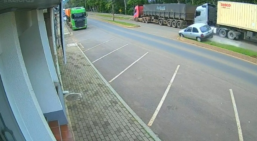 Motorista é preso por embriaguez após fugir a pé de acidente