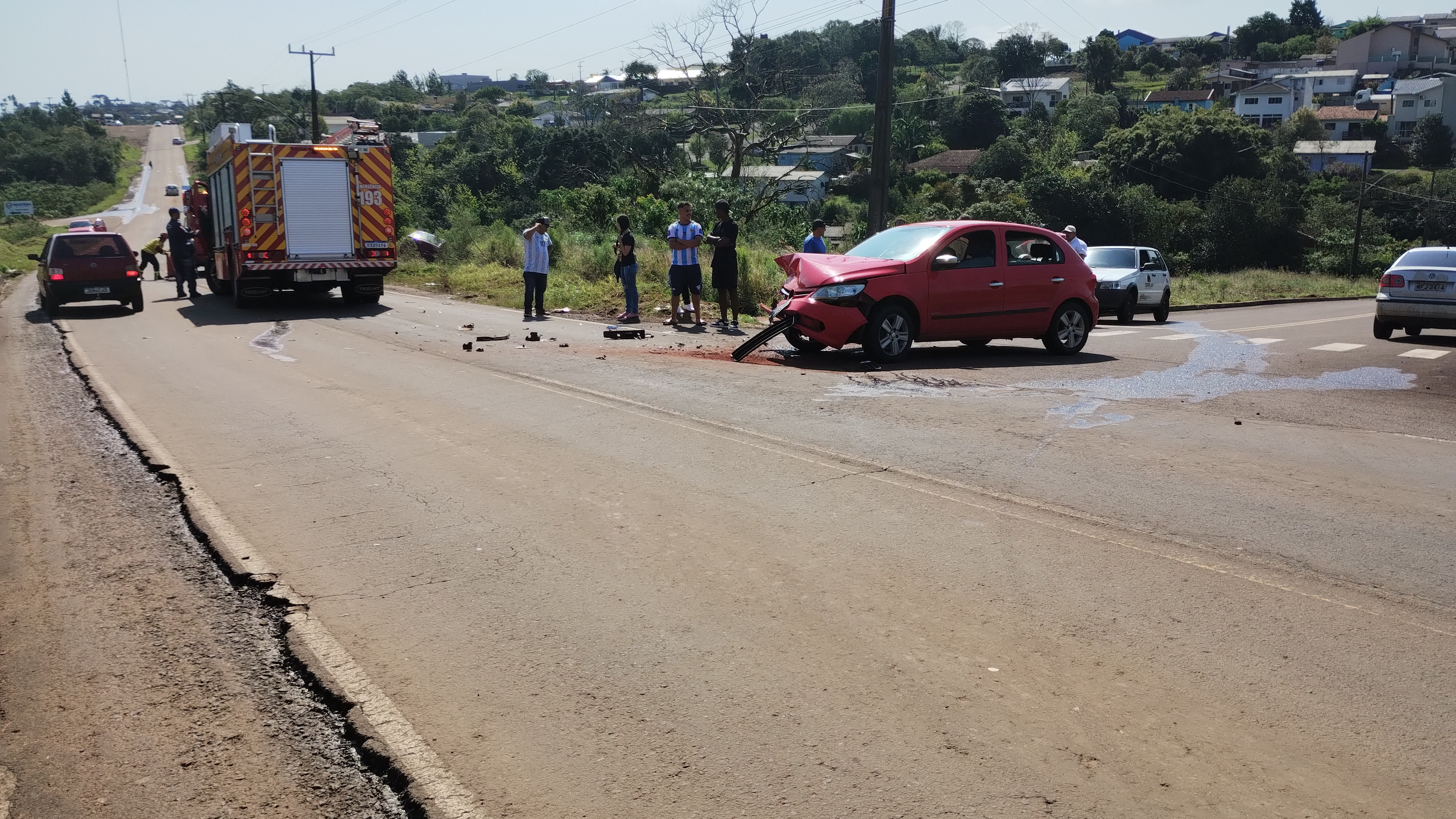 Acidente envolvendo carros na entrada do Bairro São Silvestre na Br-163