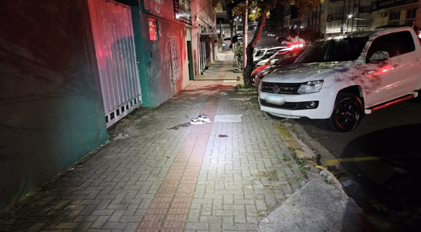 Adolescente é atingido por tiro no centro