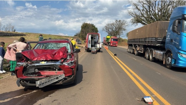 Grave acidente na BR-282 deixa um morto e um ferido em estado grave
