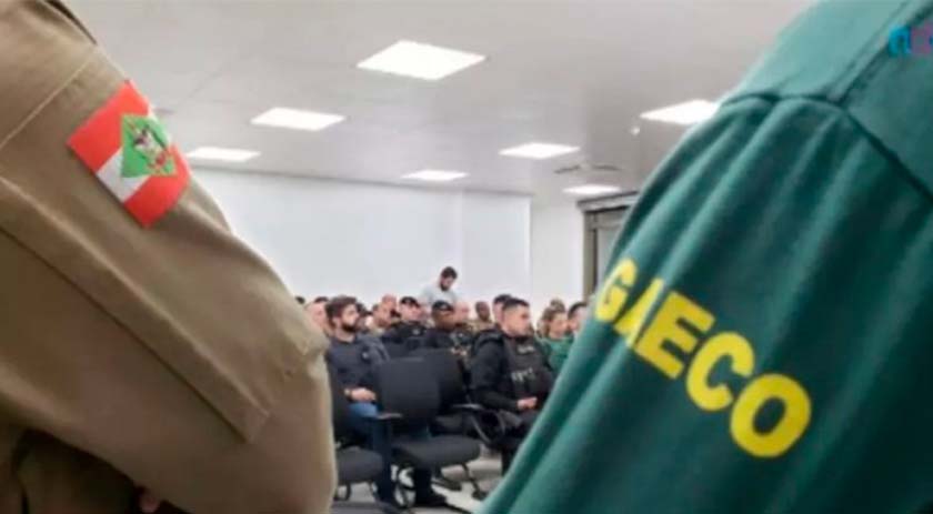 Gaeco e PM cumprem mais de 50 mandados de busca e prisão contra facções criminosas em SC