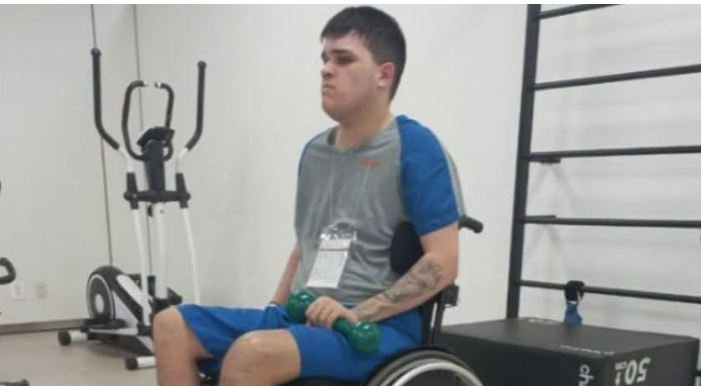Jovem fica tetraplégico após acidente de trabalho e enfrenta rotina de superação