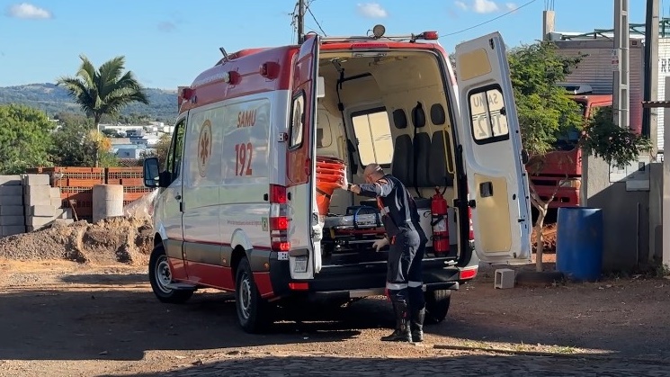 Colisão entre carro e caminhão é registrada no trevo da saída para Ampére
