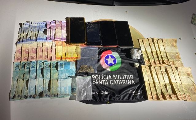 Polícia Militar prende 3 pessoas por Tráfico de Drogas em Guaraciaba