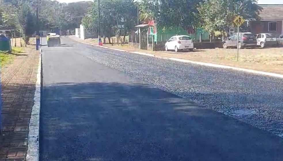 Rua Virgilino Poncio recebe recapeamento asfáltico