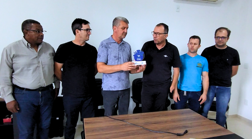 Administração recebe troféu Cidade Empreendedora do Sebrae
