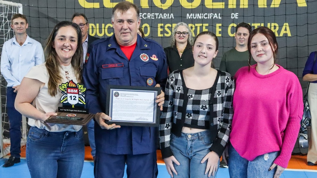 Sargento Ângelo M. Bortoli Júnior recebe homenagem pelos mais de 30 anos de serviço