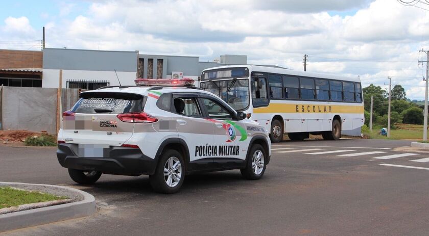 Polícia Militar fiscaliza veículos do transporte escolar