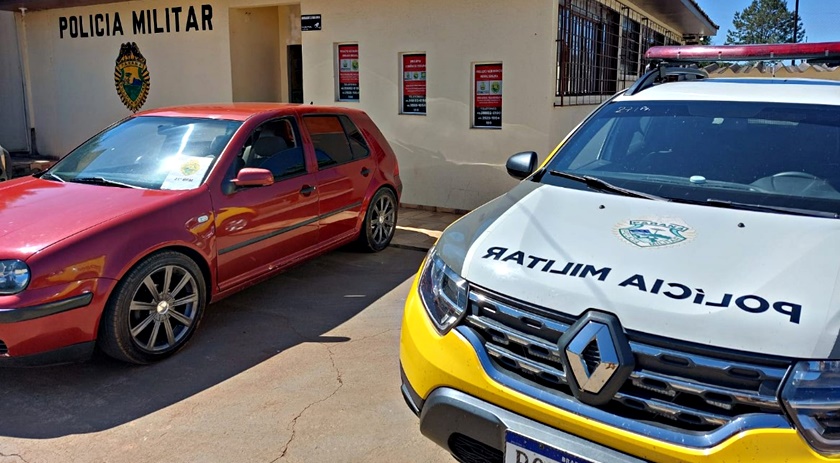 Dois homens são presos com carro furtado durante a madrugada