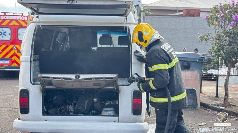 Incêndio em Kombi é rapidamente controlado no centro