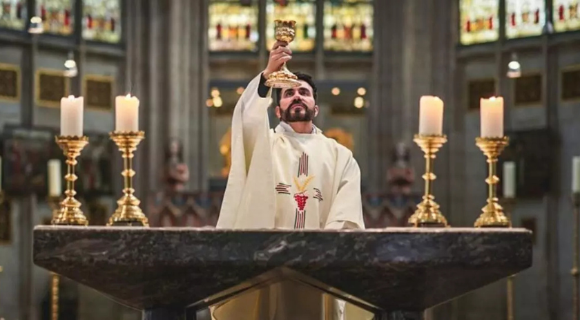 Padre Fábio de Melo é denunciado ao Vaticano após polêmica em cafeteria de Joinville