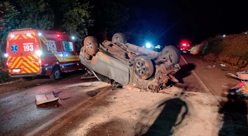 Motorista perde controle e capota veículo na BR-158