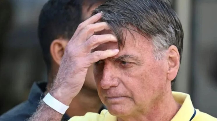 Defesa de Bolsonaro tenta prolongar prisão domiciliar às vésperas do prazo final