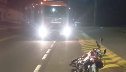 Mulher fica inconsciente após queda de motocicleta no Contorno Viário
