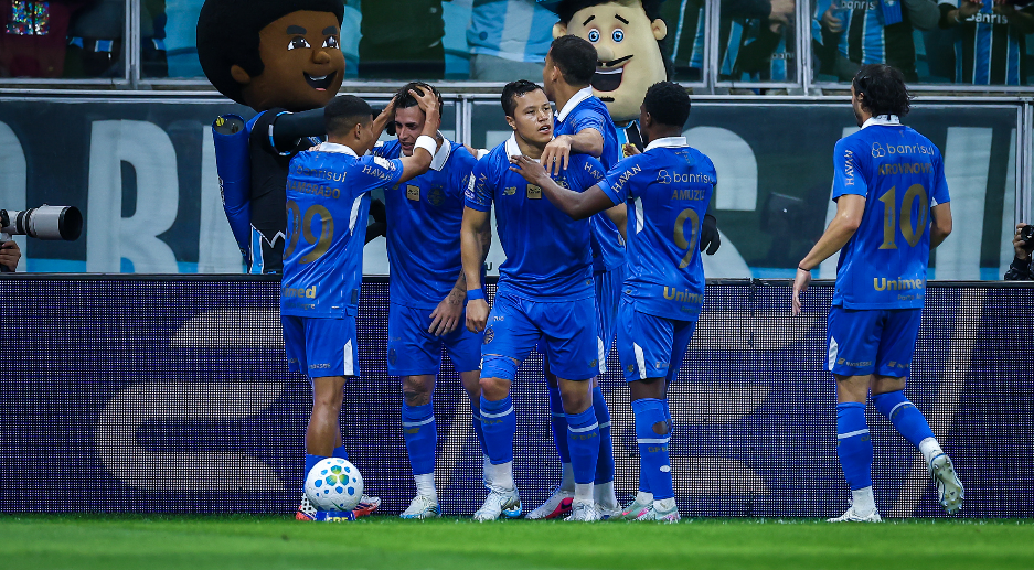 Grêmio vira sobre a Chapecoense e volta a vencer no Brasilerão