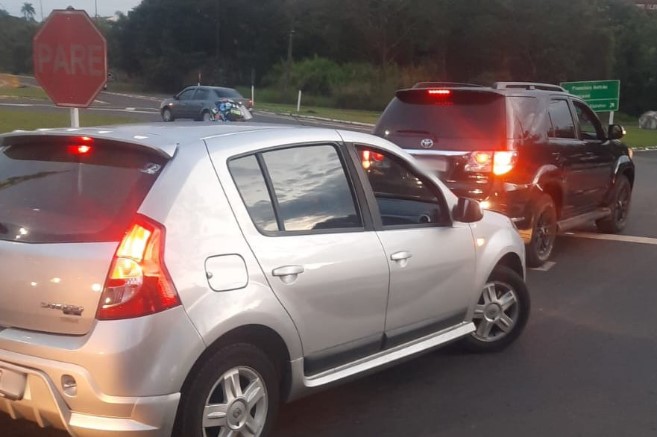Colisão traseira é registrada na PR-483