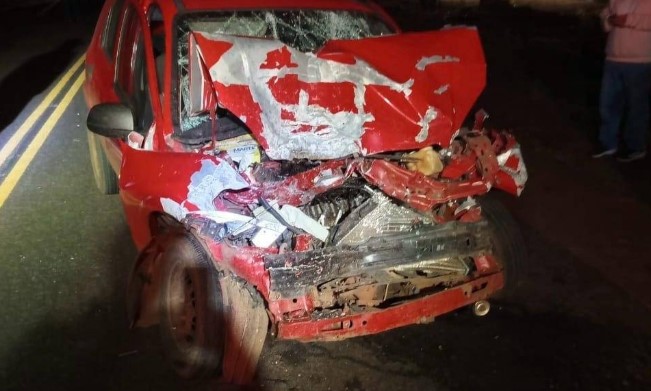 Homem e criança ficam feridos em colisão entre dois veículos na PR-281