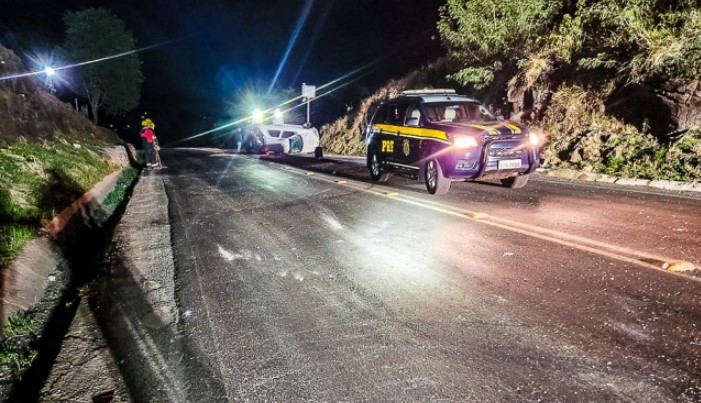 Embriagado, condutor capota veículo na BR-163 entre SMOeste e Guaraciaba