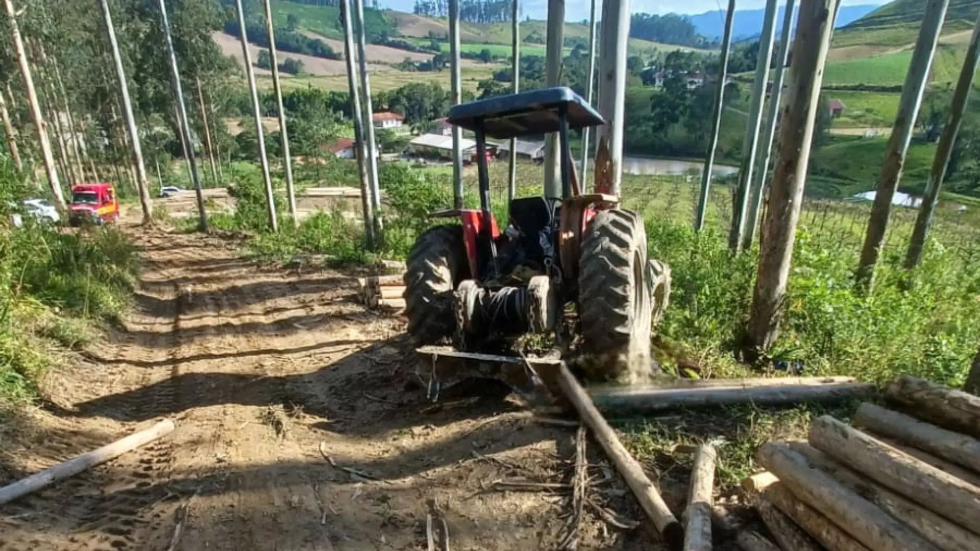 Trator anda ‘sozinho’, atropela e mata idoso em pequena cidade de SC