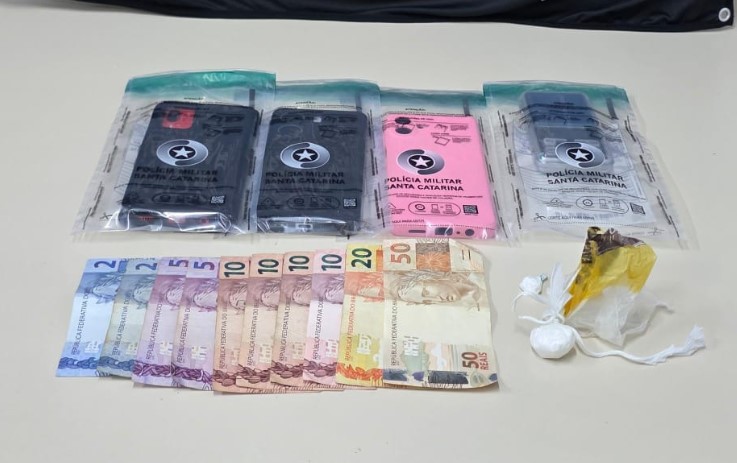 Homem é preso por tráfico de drogas após ser flagrado negociando cocaína