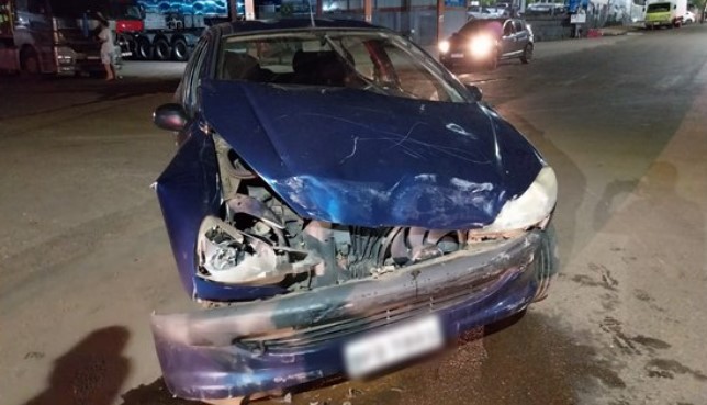 Colisão envolve dois automóveis no bairro São Cristovão