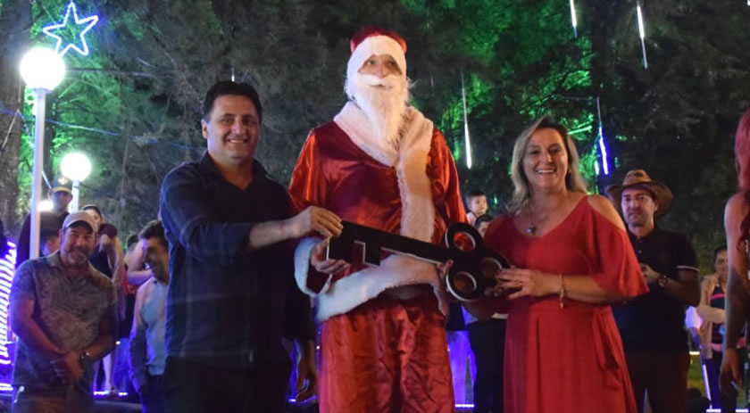 Em noite de brilho e encanto, município realiza abertura do Natal Encantado 2022