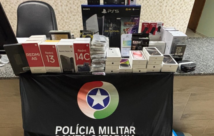 Celulares escondidos em forro de veículo são apreendidos durante fiscalização