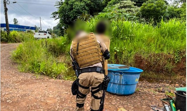 Homens são presos logo após invadir obra e cometer furto