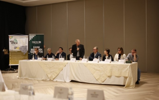 Plenária Regional da Facisc reúne empresários do Oeste para debater infraestrutura de rodovias em SC