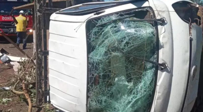 Caminhonete tomba entre Vitorino e São Lourenço do Oeste