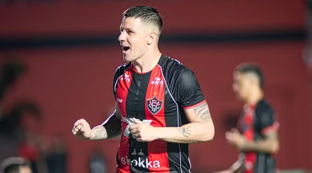Vitória derrota o Vasco no Barradão no retorno do Brasileirão