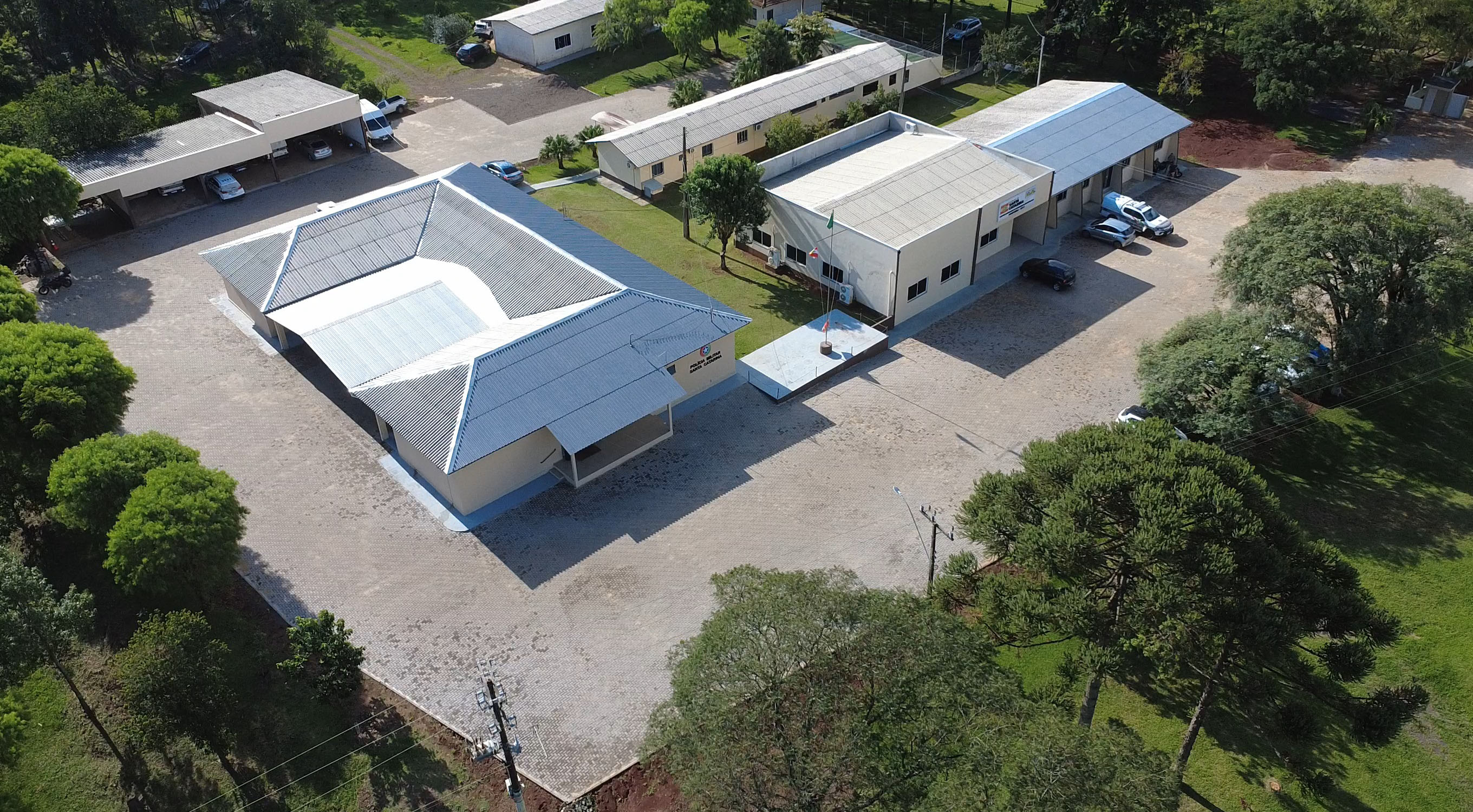 Investimento fortalece estrutura do 36º BPM/Fron com pavimentação em pavers no pátio da unidade