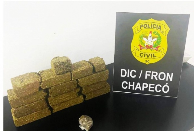 Homem é preso após polícia encontrar maconha escondida em galinheiro