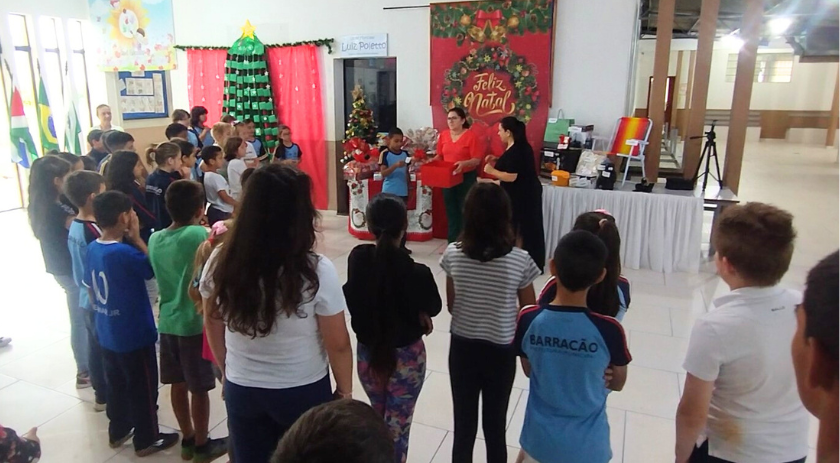 Escola Luiz Poletto realiza sorteio da rifa com premiação aos alunos que mais venderam blocos