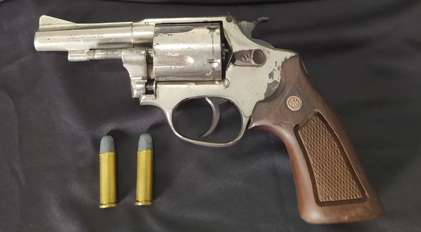 Homem é preso por Porte Ilegal de Arma de fogo