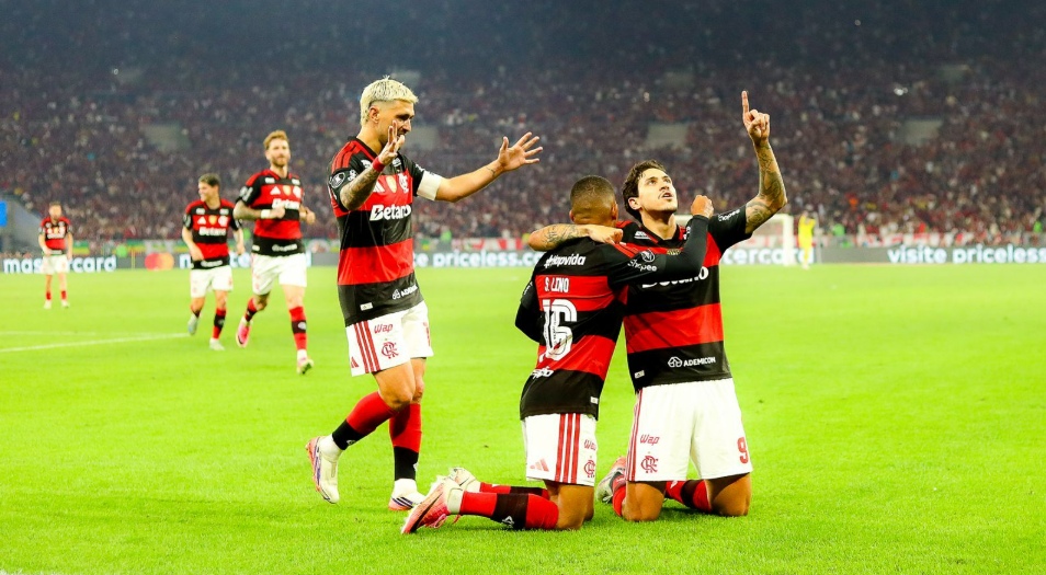 Flamengo vence o Cruzeiro e avança às quartas da Libertadores