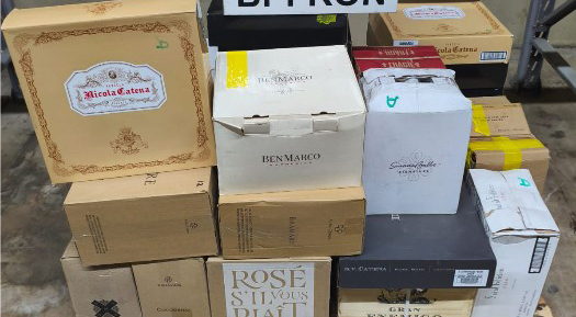 BPFRON apreende quase 200 garrafas de vinho estrangeiro em ônibus interestadual