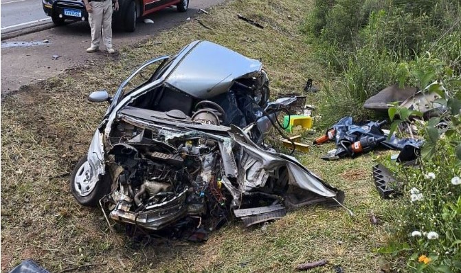Idoso morre em batida frontal entre automóvel e caminhão na BR-282