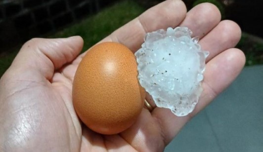 Granizo do tamanho de um ovo atinge Concórdia e causa destelhamentos