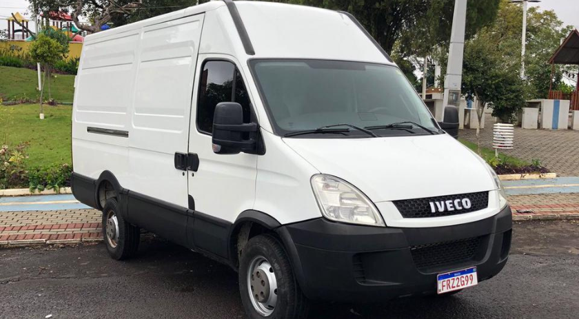 Van é furtada de empresa durante a madrugada no Parque Industrial