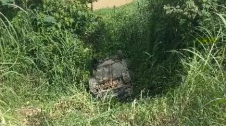 Criminosos ‘fazem a limpa’ em arsenal de armas e capotam carro em fuga em SC