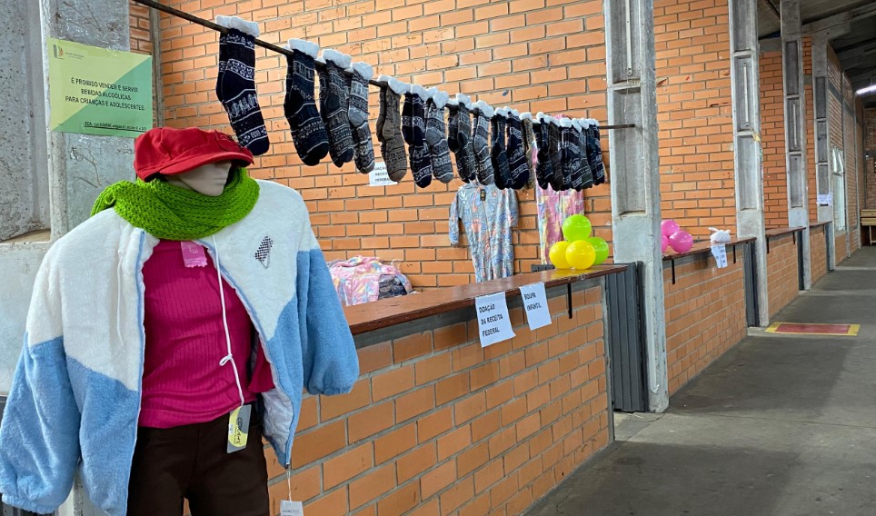 Campanha do agasalho: Secretaria de Assistência Social realiza entrega das roupas arrecadadas