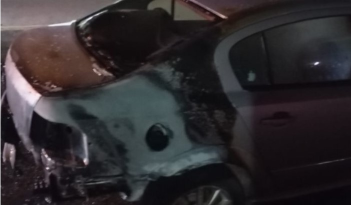 Veículo pega fogo no centro de Cunha Porã